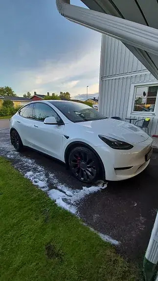 Tesla Model Y 2022 photo 2