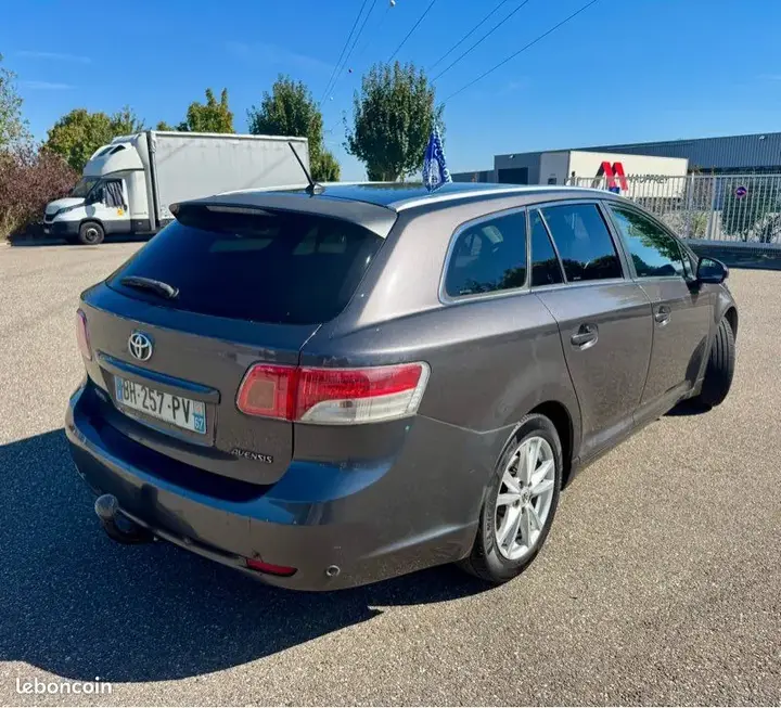 Toyota Avensis 2011 photo 5