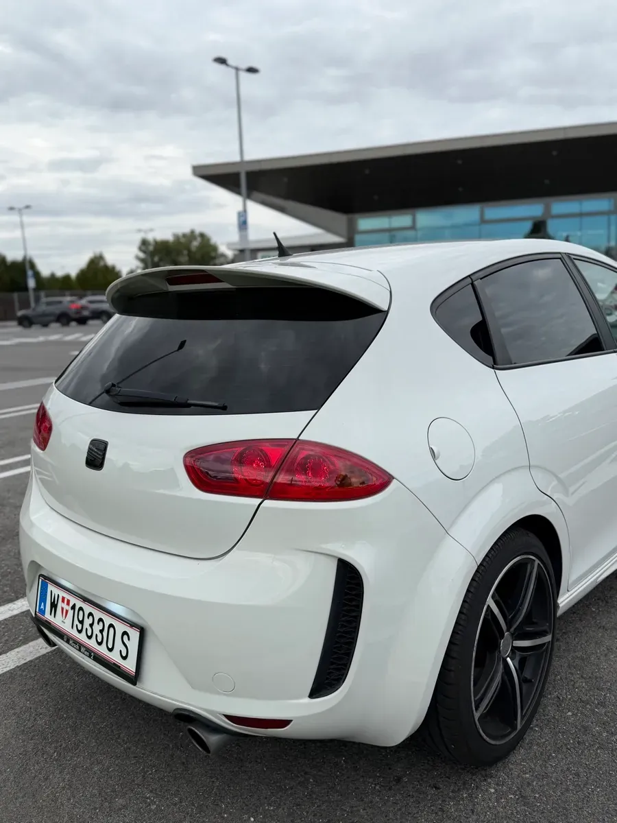 Seat Leon 2012 photo 2