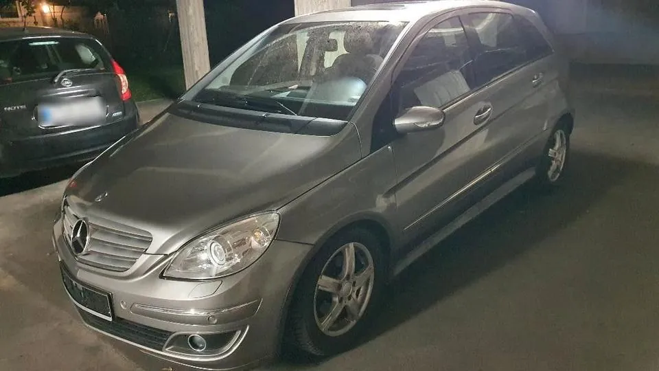Mercedes-Benz B180