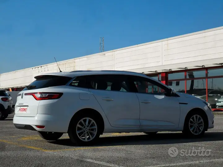 Renault Megane 2019 photo 5