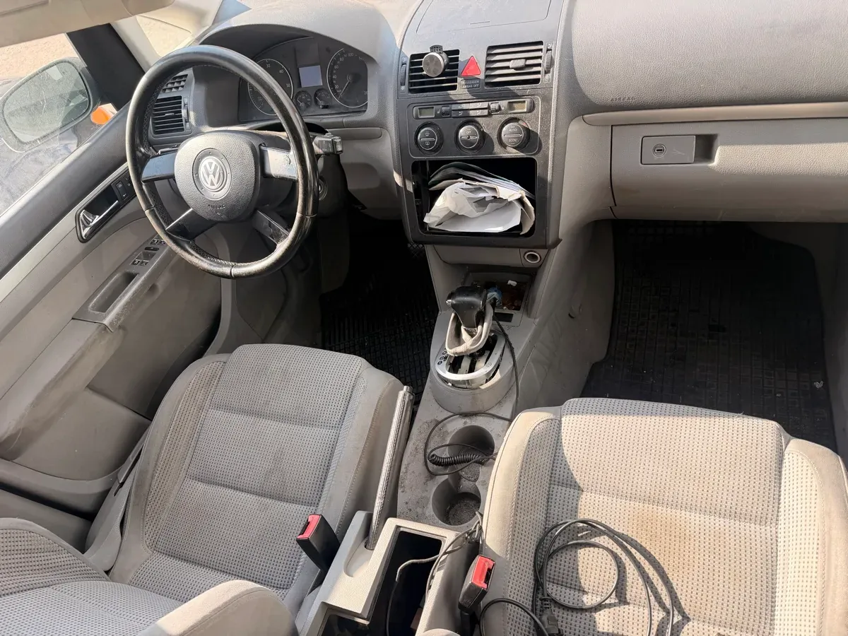 Volkswagen Touran 2005 photo 2
