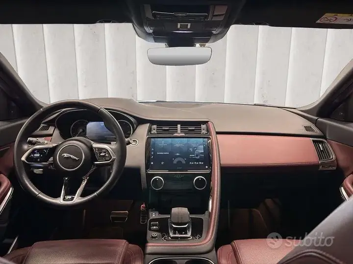 Jaguar E-Pace 2023 photo 4