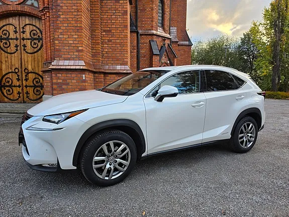 Lexus Nx300H 2017 photo 2