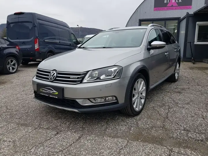 Volkswagen Passat 2012 photo 2