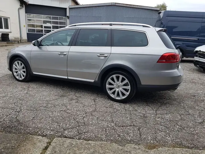 Volkswagen Passat 2012 photo 3