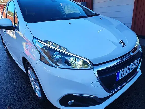 Peugeot 208 2016 photo 2