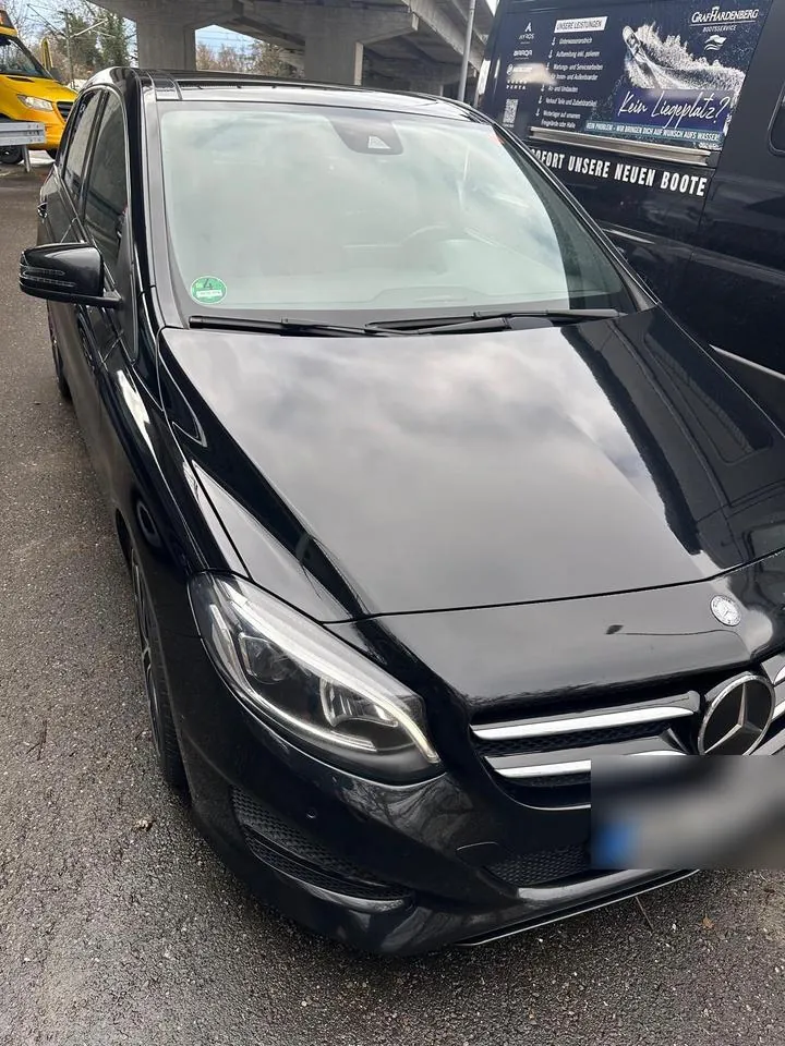 Mercedes-Benz B-Kalsse 220D Amg-Line