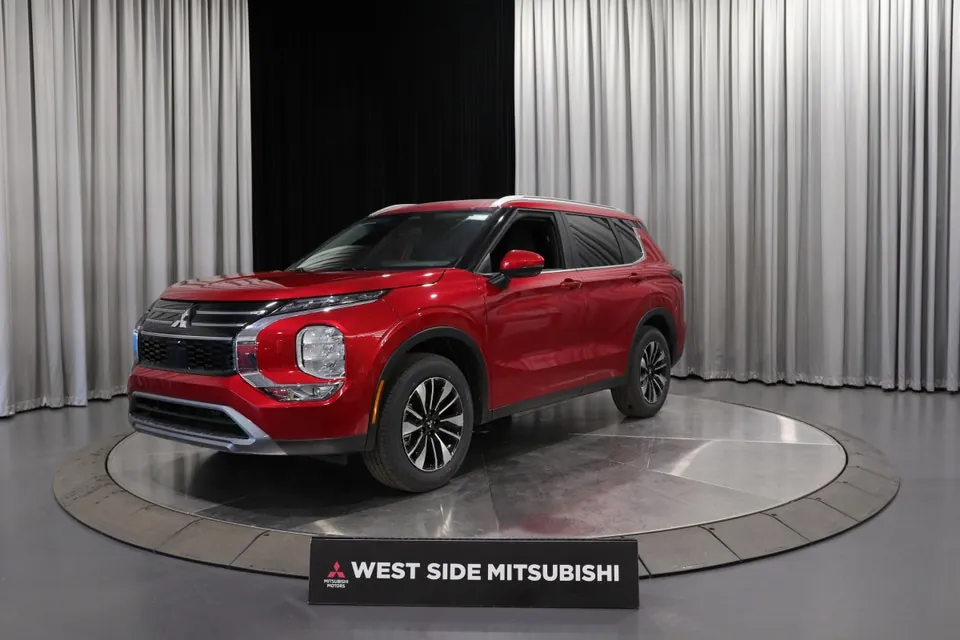 Mitsubishi Outlander 2026 photo 3