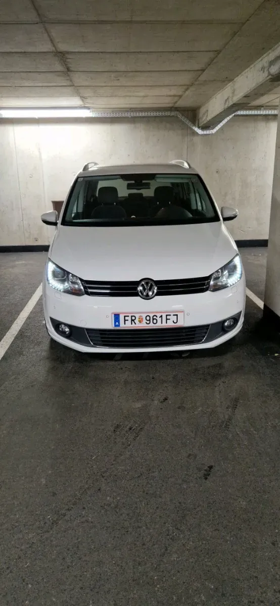 Volkswagen Touran 2013 photo 2