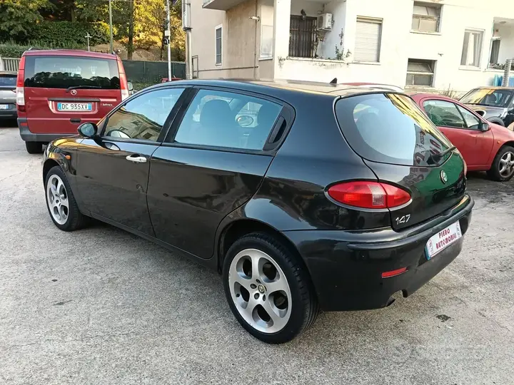 Alfa Romeo 147 2004 photo 2