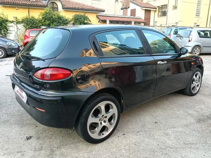 Alfa Romeo 147 2004 photo 4