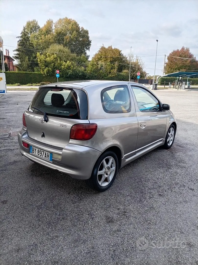Toyota Yaris 2001 photo 3