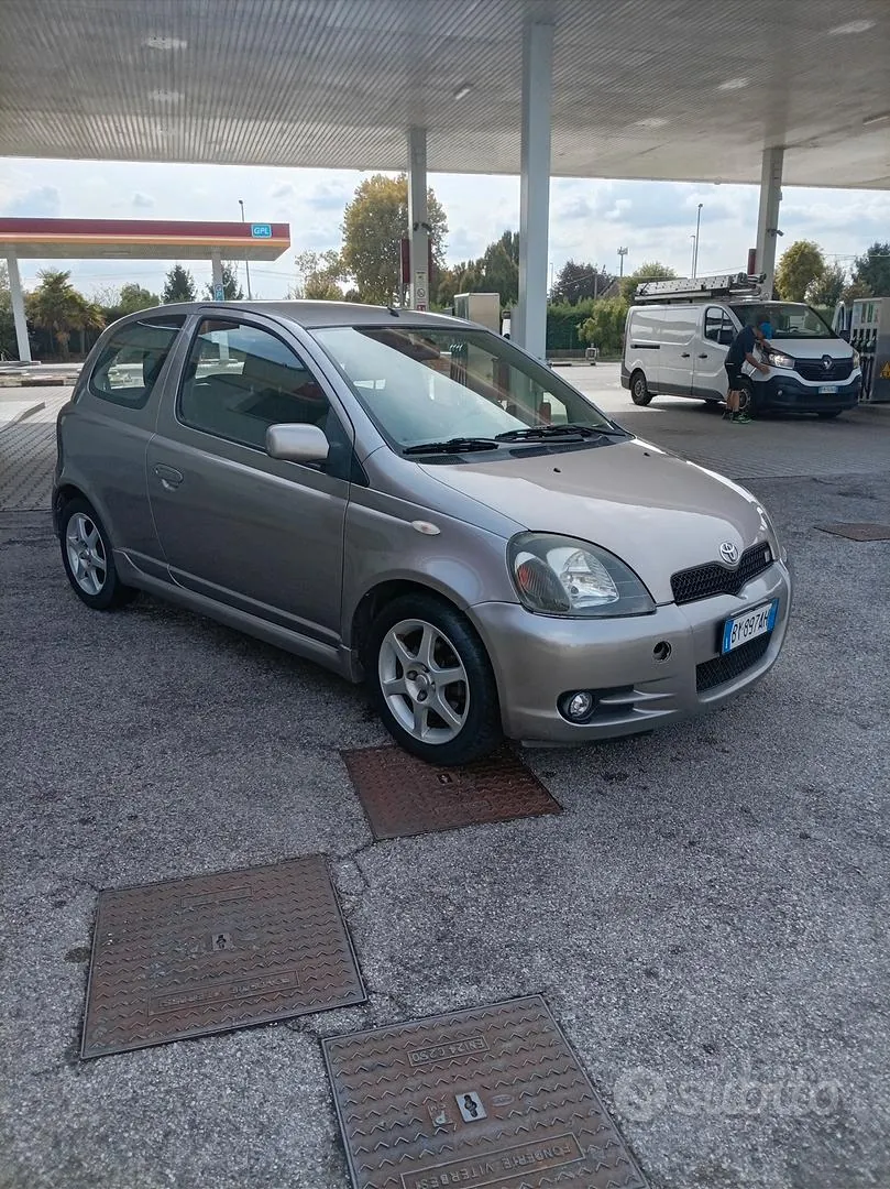 Toyota Yaris 2001 photo 2