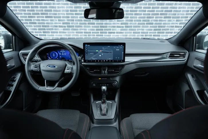 Ford Focus 2022 photo 2