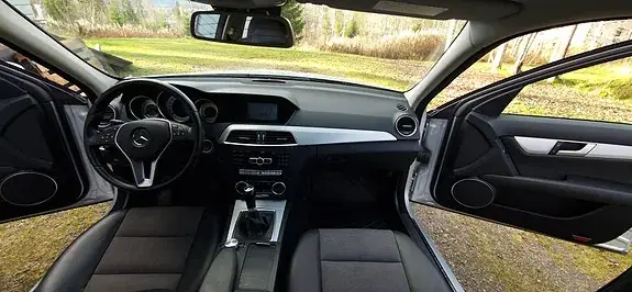 Mercedes-Benz C 220 2011 photo 5