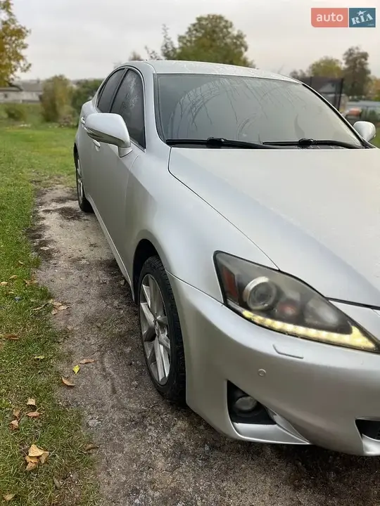 Lexus Is 2011 photo 3