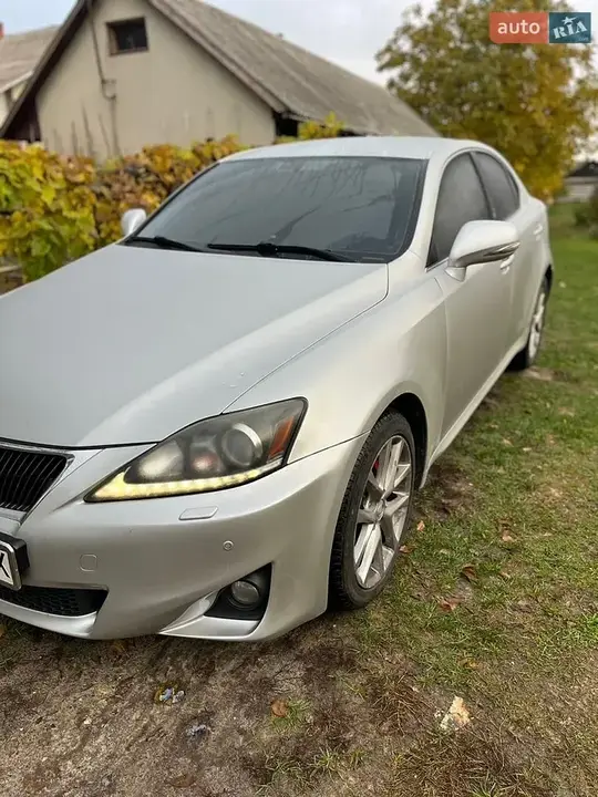 Lexus Is 2011 photo 2