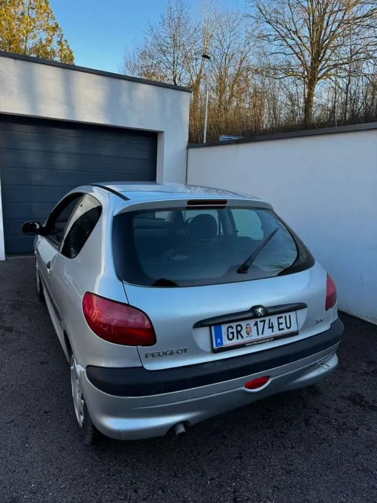 Peugeot 206 2002 photo 3