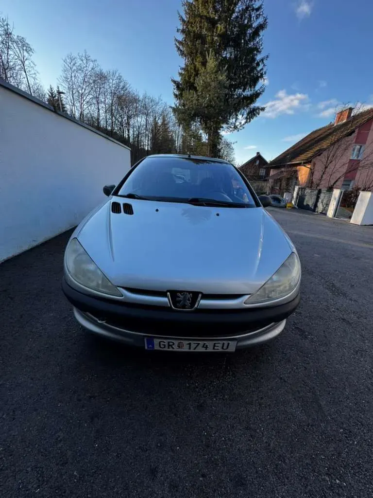 Peugeot 206 2002 photo 2