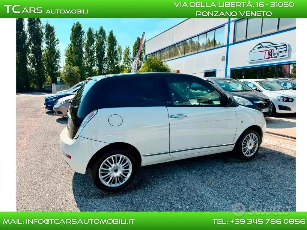 Lancia Ypsilon 2011 photo 2