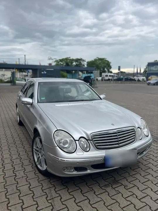 Mercedes-Benz E320
