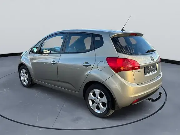 Kia Venga 2013 photo 4