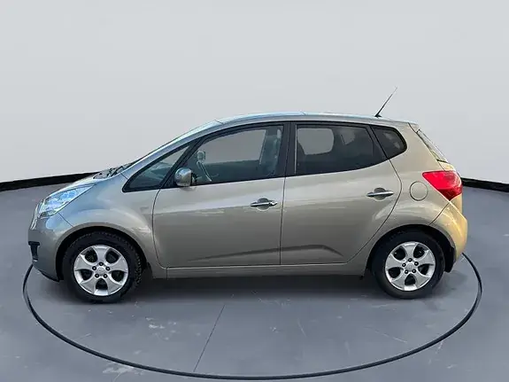 Kia Venga 2013 photo 3