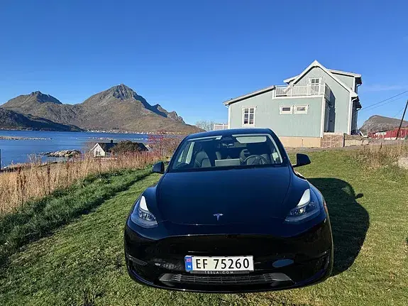 Tesla Model Y 2023 photo 4
