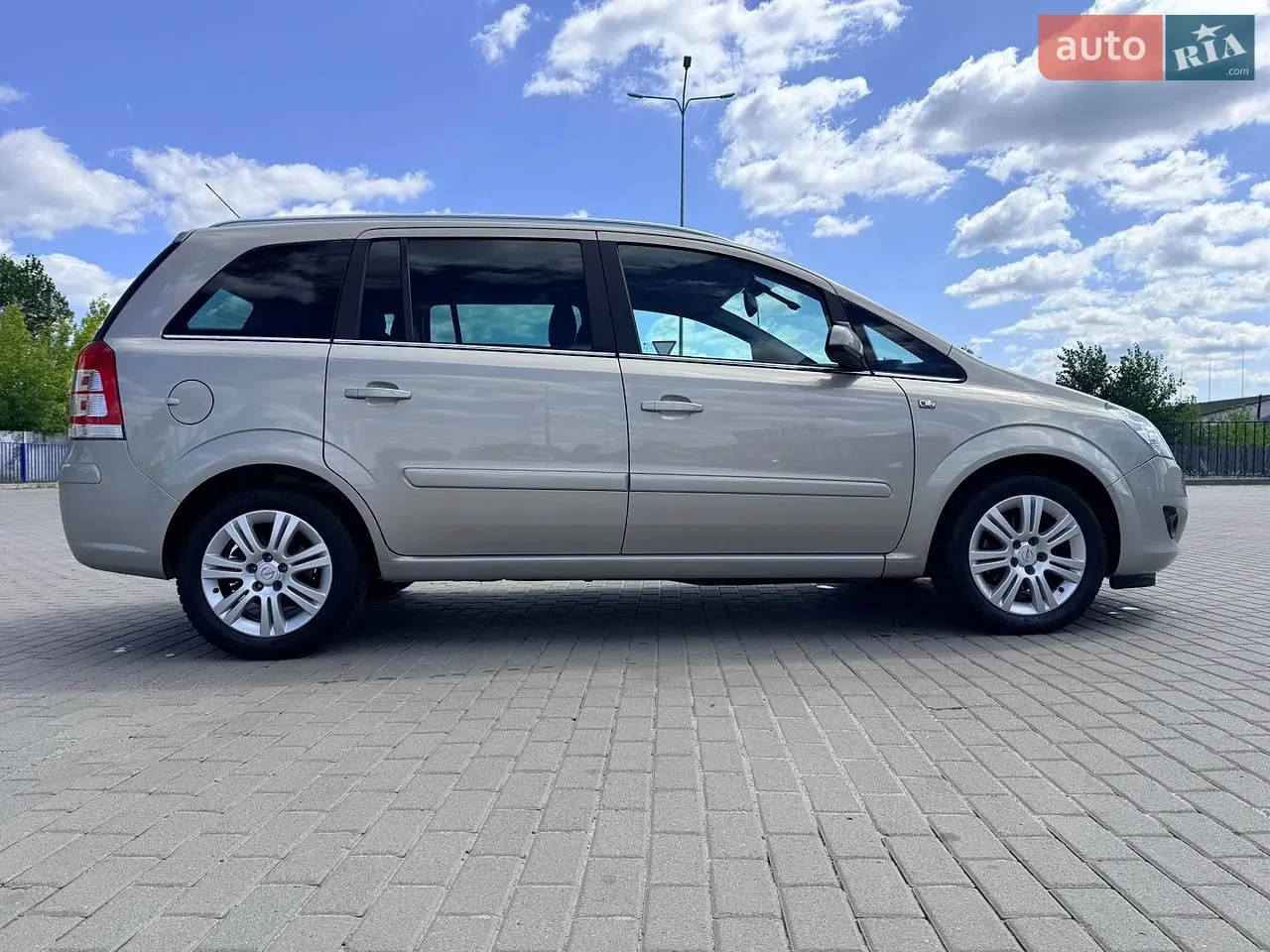 Opel Zafira 2009 photo 3