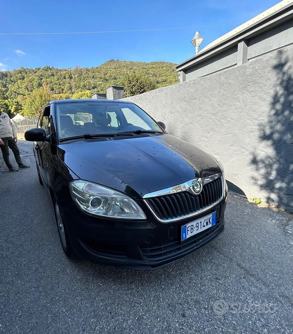 Skoda Fabia 2012 photo 3