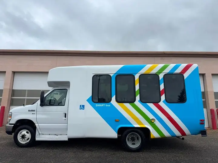Ford Econoline 2014 photo 2