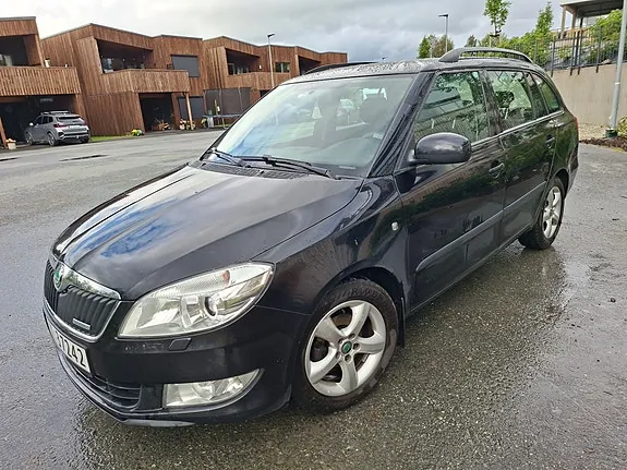 Skoda Fabia 2012 photo 2
