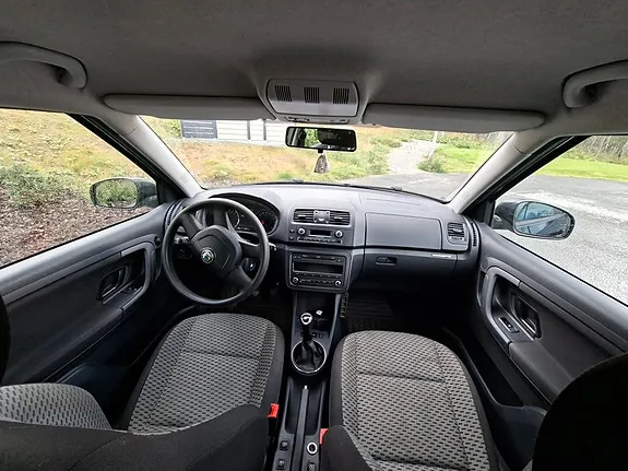 Skoda Fabia 2012 photo 5