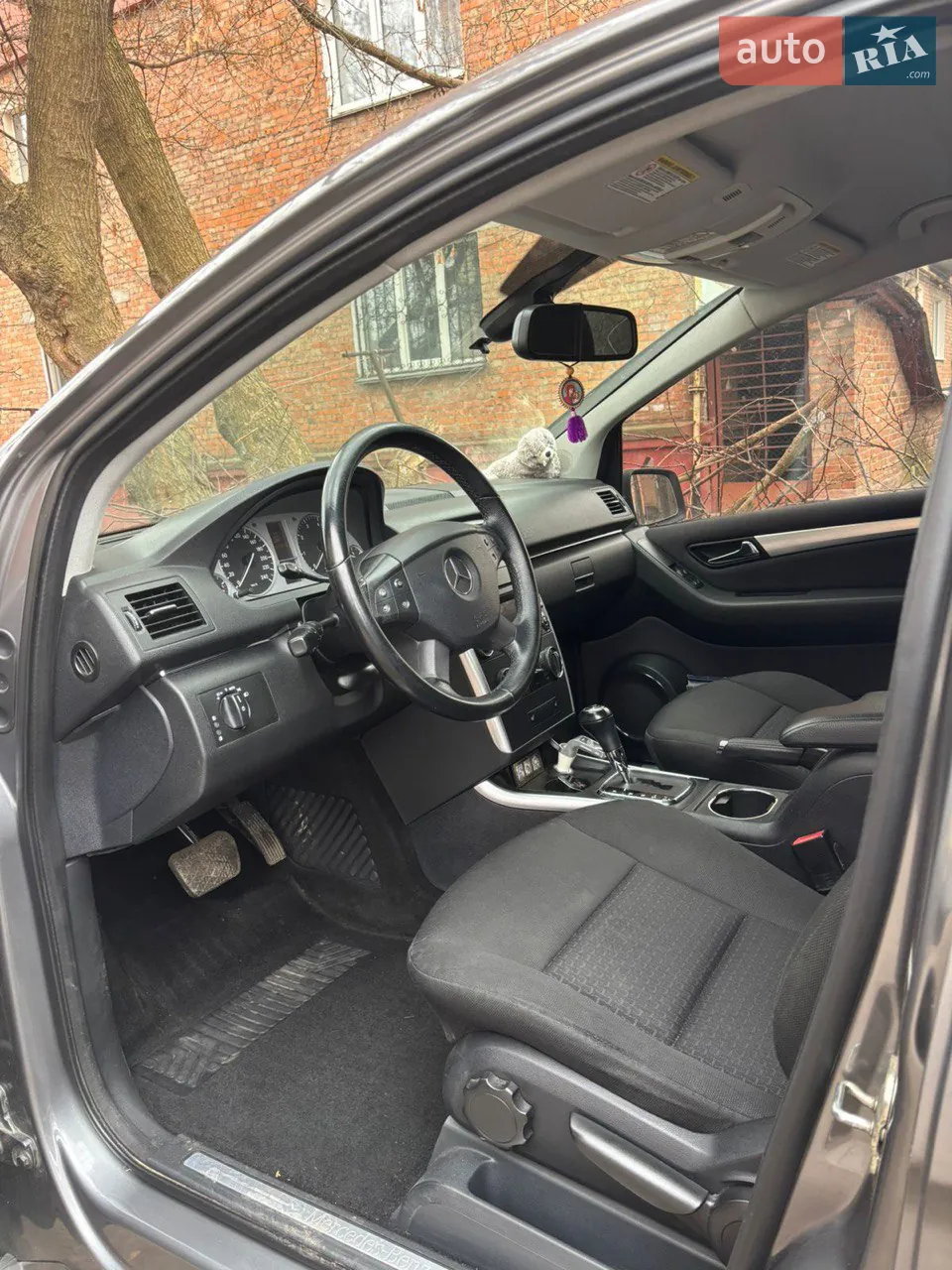 Mercedes-Benz B-Class 2011 photo 2