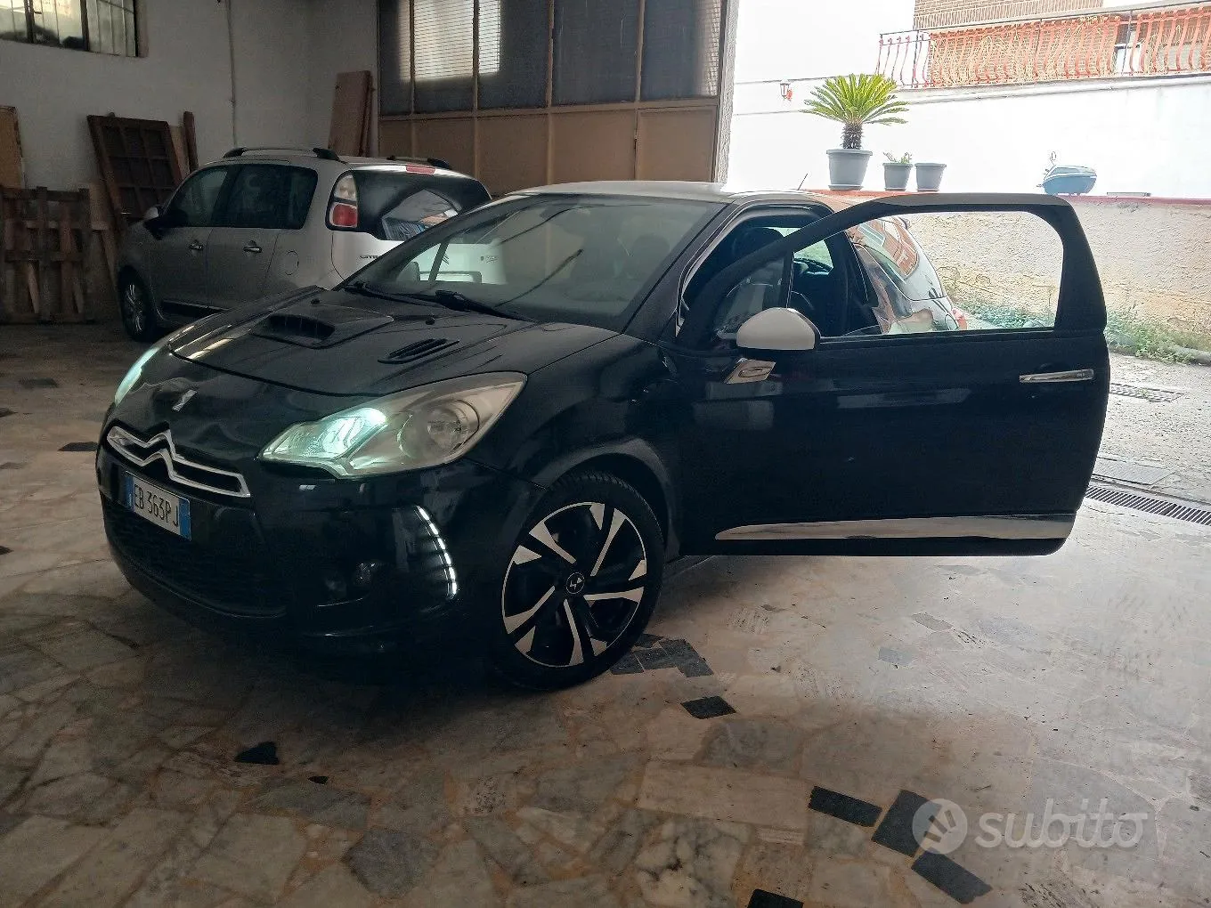 DS Automobiles Ds 3 2010 photo 3