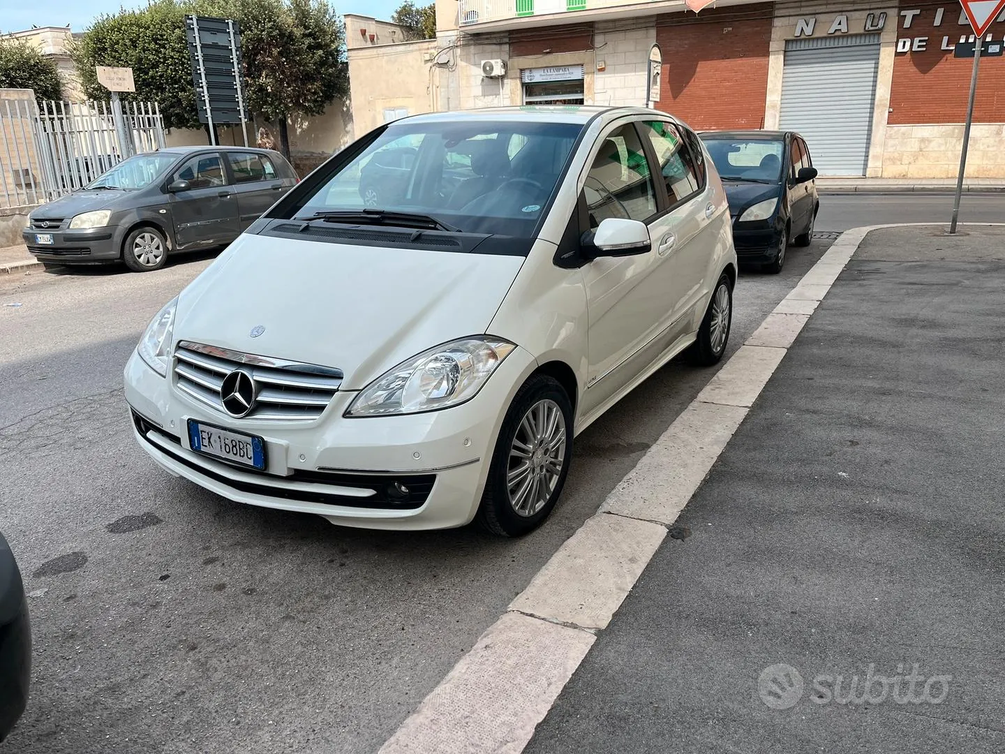 Mercedes-Benz A-Class 2012 photo 2