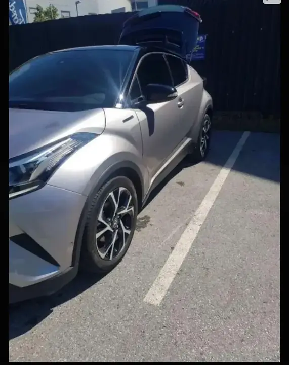 Toyota C-Hr 2018 photo 2