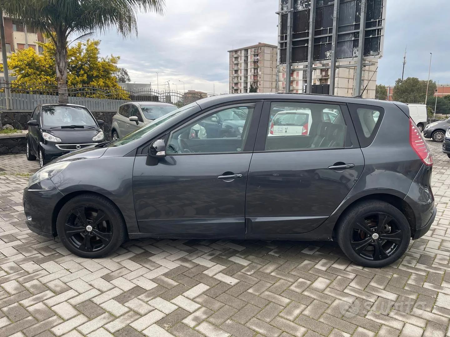 Renault Scenic 2012 photo 2