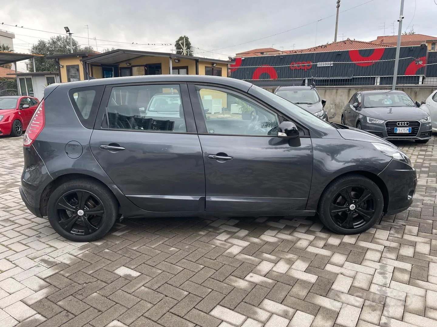 Renault Scenic 2012 photo 4