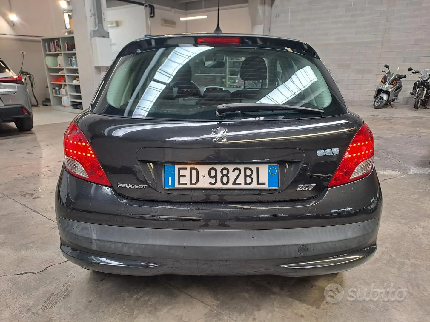 Peugeot 207 2011 photo 2