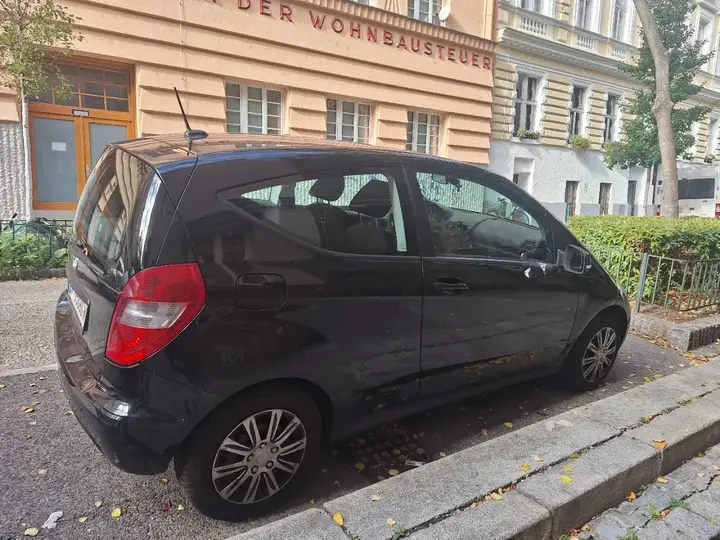 Mercedes-Benz A-Class 2010 photo 2