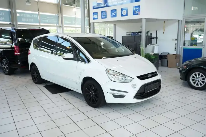 Ford S-Max 2013 photo 2