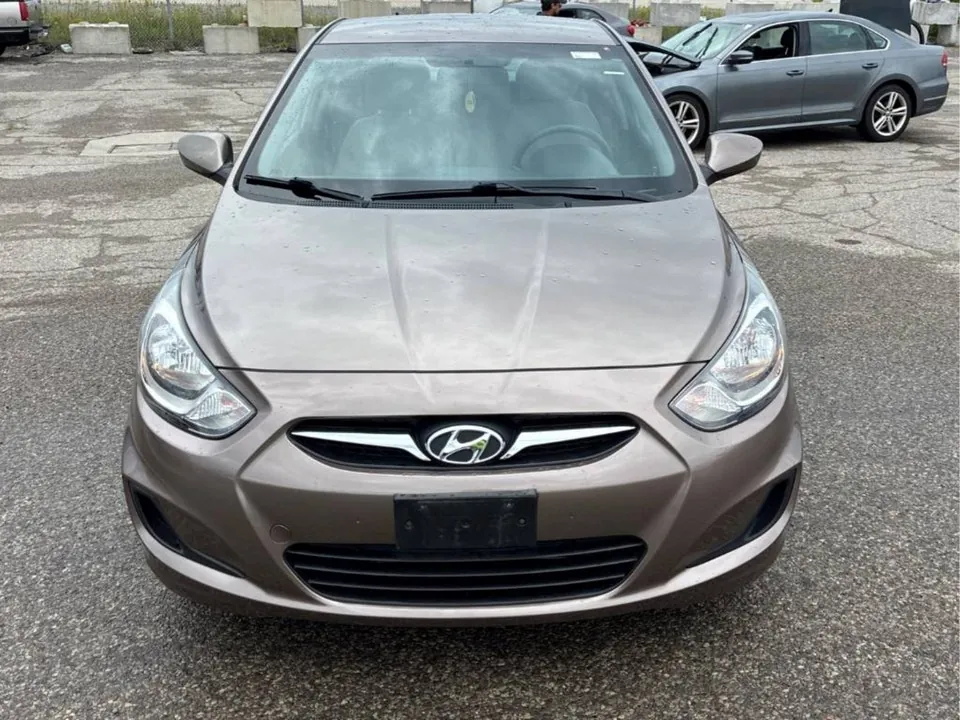 Hyundai Accent 2012 photo 2
