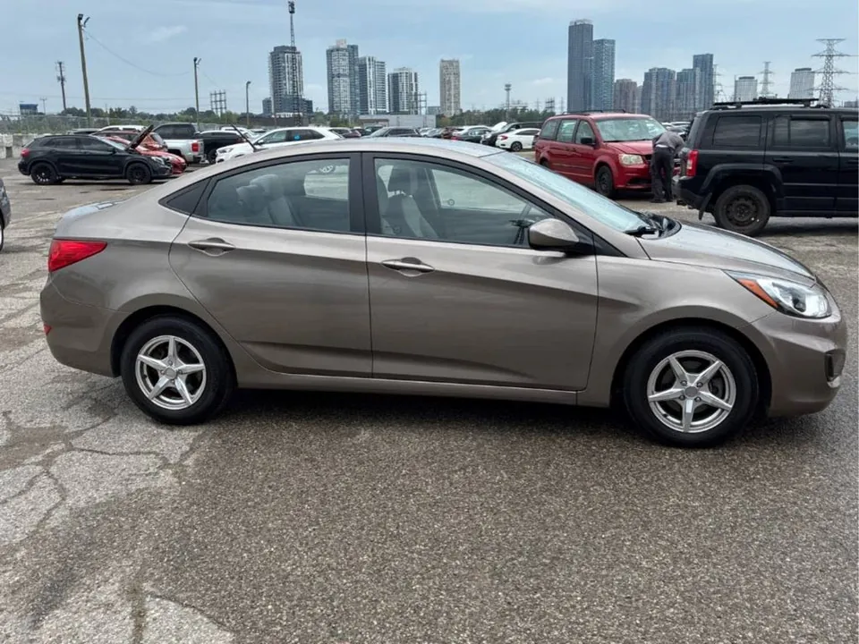 Hyundai Accent 2012 photo 4