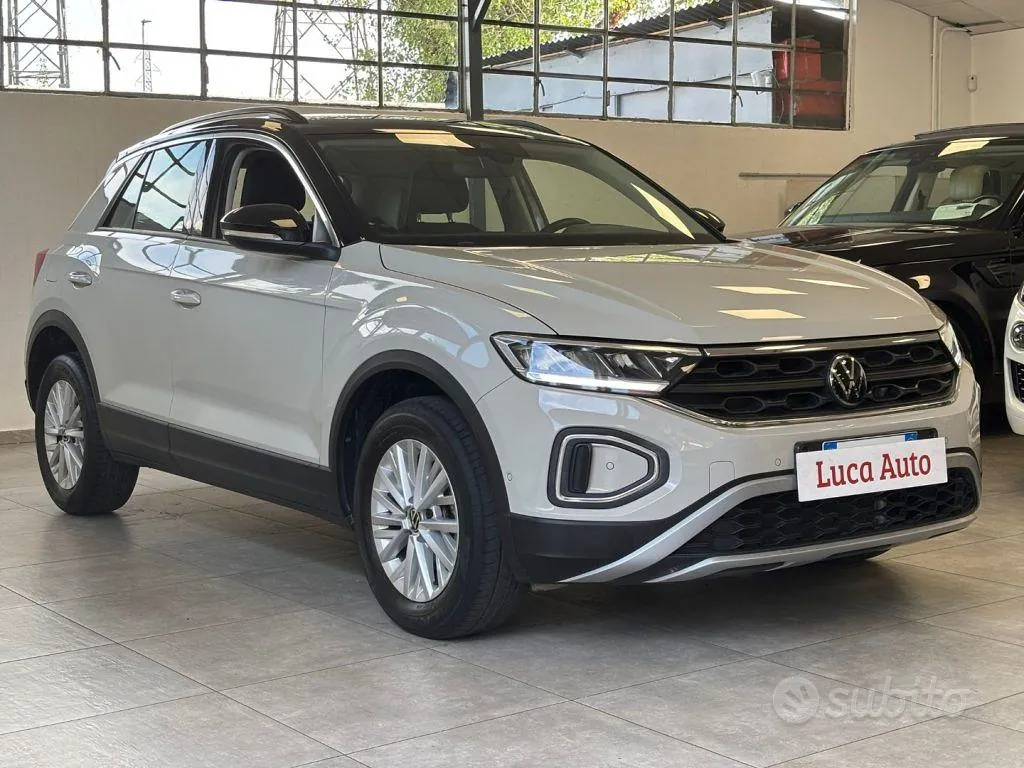 Volkswagen T-Roc 2023 photo 3