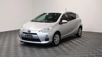 Toyota Aqua 2013 photo 4