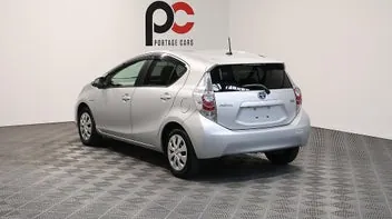 Toyota Aqua 2013 photo 5