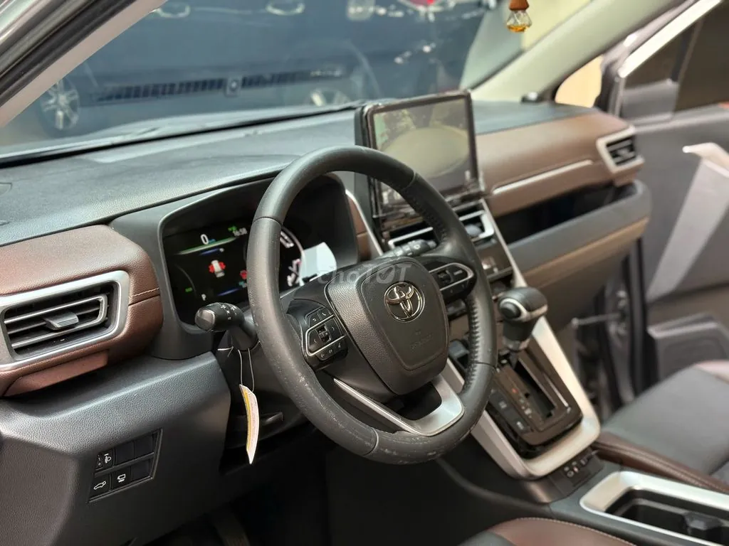 Toyota Innova Cross