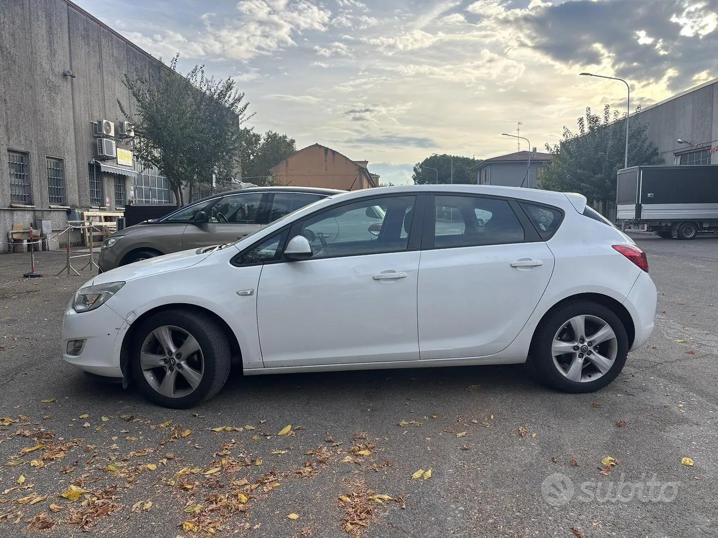Opel Astra 2012 photo 2